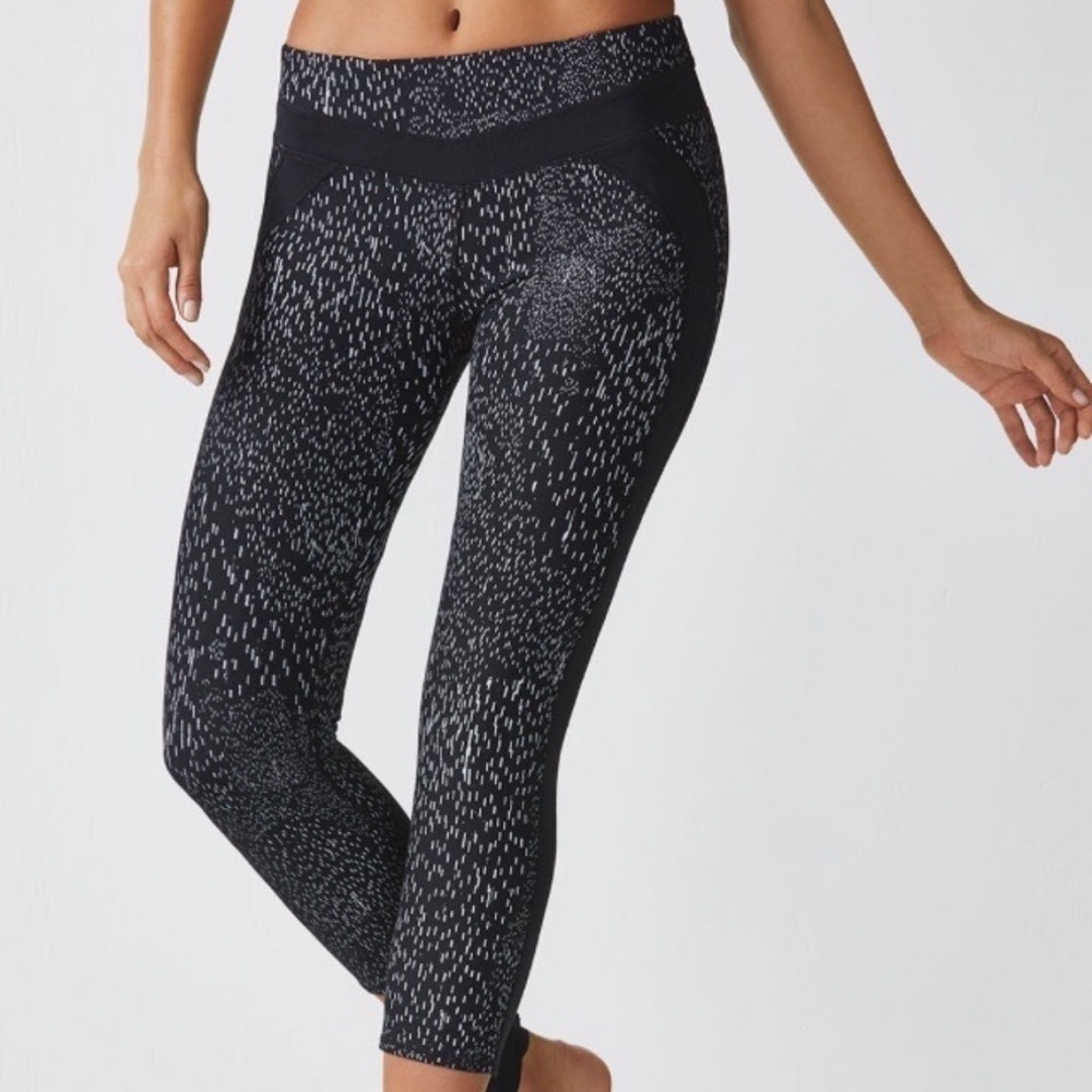 Women's Black Patterned Leggings - Picture 6 of 6